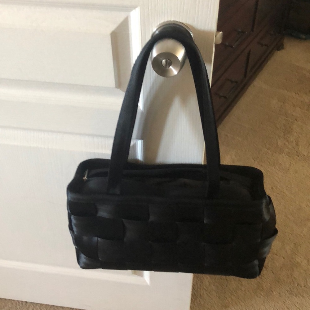 Harvey’s seatbelt purse